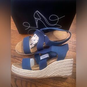 My Soft Stylish Navy Wedge Sandals women’s size 6-NWT